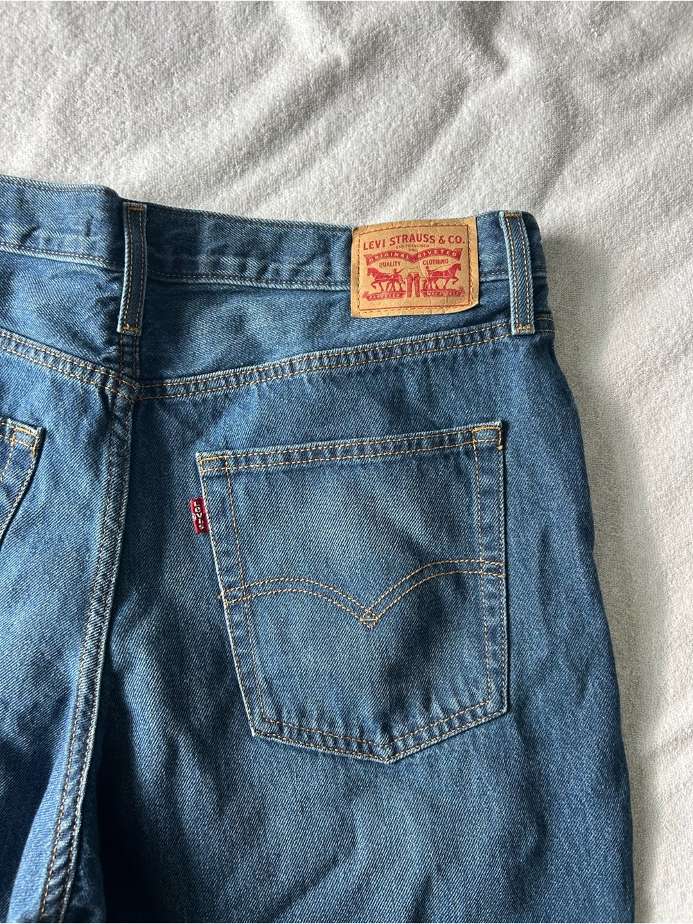 Levi's Blue Denim Jeans - Classic Back Pocket